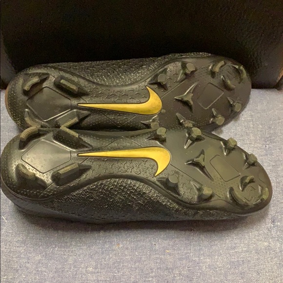 Nike Soccer cleats - Picture 2 of 4